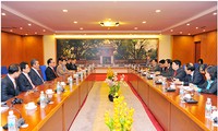 越南国会副主席黄玉山会见越南驻韩国釜山地区名誉总领事朴寿钧