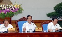 越南政府举行3月份工作例会