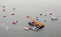 韩国沉船事故遇难者人数继续上升