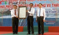 越南政府副总理武文宁向迪石市颁发二级城市决定