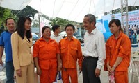越南举行多项活动庆祝五一国际劳动节和响应工人月活动