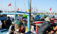 越南渔民团结起来坚持远海捕捞