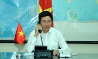越南政府副总理兼外长范平明同多国外长通电话