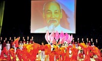 越南国内外举行多项活动纪念胡志明主席诞辰124周年