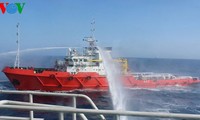 中国船只在 “海洋石油981”所处位置围堵越南渔民阻碍越方公务船执法