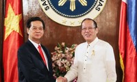 越南总理阮晋勇同菲律宾总统阿基诺举行会谈
