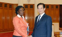世界银行愿协助越南改善投资发展环境