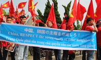 旅居日本越南人举行游行反对中国