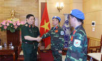 越南人民军军官启程参加维和行动