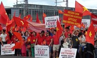 旅居德国越南人游行反对中国