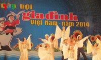 越南全国各地纷纷举行活动纪念6.28越南家庭日