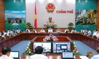 越南政府举行6月份工作例会