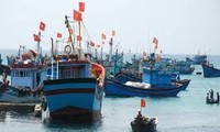 越南农业与农村发展部部长高德发看望广义省渔民