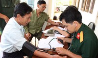 越南63省市举行军队服务社会健康活动