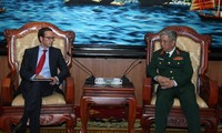 越南国防部副部长阮志咏会见美国总统代表麦艾文