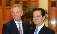 阮晋勇总理会见英国前首相托尼·布莱尔