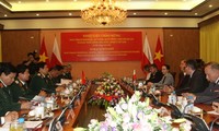 波兰愿与越南分享国防经验