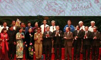 越南国家主席张晋创出席“三随时运动”五十周年纪念活动