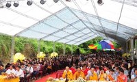 旅居老挝越南人举行佛历2558年盂兰节