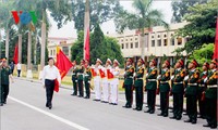 越南国家主席张晋创探望第二军团