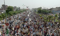 巴基斯坦示威民众包围议会大楼和政府主要部门