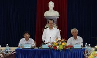越南政府副总理武文宁与南定市南直县选民接触