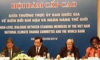 越南气候变化国家委员会同世界银行举行高级会谈