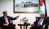 美国国务卿重返中东地区努力推动和谈