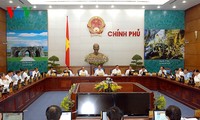 越南政府举行9月工作例会