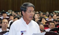 越南资源环境部部长接受国会常务委员会质询
