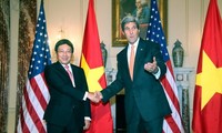 越南政府副总理兼外交部长范平明正式访问美国