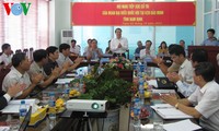越南党和国家领导人与各地选民接触