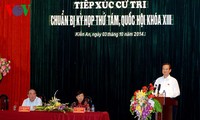 越南政府总理阮晋勇与海防市选民进行接触