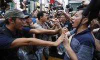 中国香港特首承诺恢复社会秩序