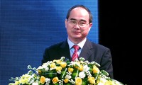 越南祖国阵线中央委员会主席阮善仁向越南企业致以节日祝贺