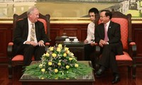 美国国务院高级顾问托马斯•香农访问越南