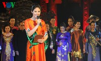 “我们的奥黛”表演活动展现越南女性的婀娜多姿