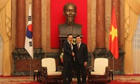 韩国前总统李明博访问越南
