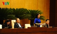 越南十三届国会八次会议继续讨论社会经济发展情况和国家财政预算执行情况