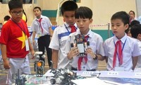  2014年全国机器人大赛是学生们的有益科学平台