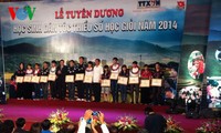 2014年少数民族优秀学生表彰仪式在河内举行
