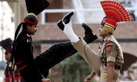 印度与巴基斯坦暂停边贸交流和军事仪式