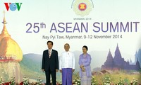 越南政府总理阮晋勇出席第二十五届东盟峰会
