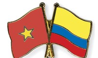 纪念越南-哥伦比亚建交35周年