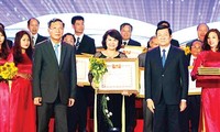 张晋创主席出席越南教师节纪念会