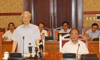 越共中央政治局举行12大文件草案意见征集会议