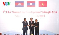阮晋勇总理出席越老柬发展三角区第8届峰会