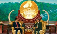 越南党、国家和人民永远与老挝朋友并肩前进
