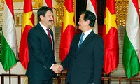 越南政府总理阮晋勇会见匈牙利总统