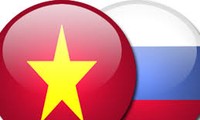 越南一向希望与俄罗斯一道推动两国关系向深度和广度有效发展